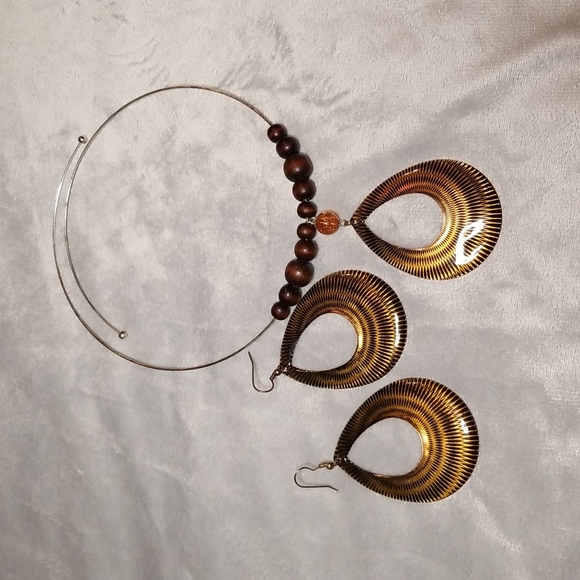 Brown and Gold Choker and Earrings - Picture 3 of 5